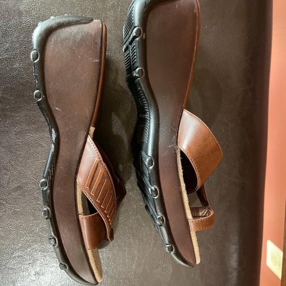 Lower East Side Sandals in a size 7 1/2 - Picture 6 of 17